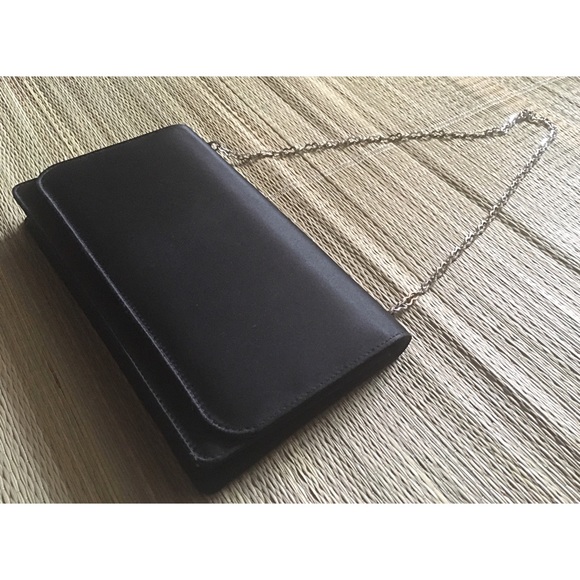 Luruena | Black Clutch w/ Silver Chain 👜